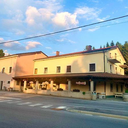 Hotel Gostisce Stari Grad Senozece Esterno foto